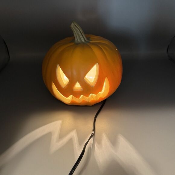 Unmarked Halloween Pumpkin Jack o'Lantern Blow Mold Light Incl 8" Tall - Picture 11 of 14